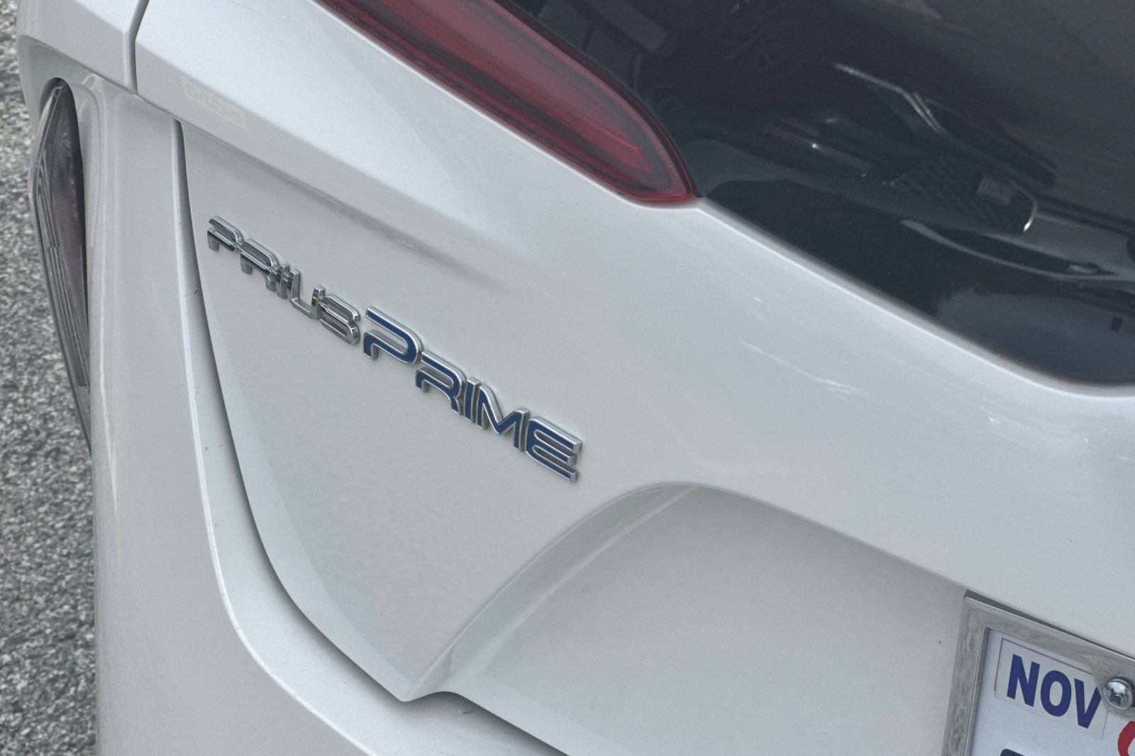 Used 2017 Toyota Prius Prime Premium FWD image 27