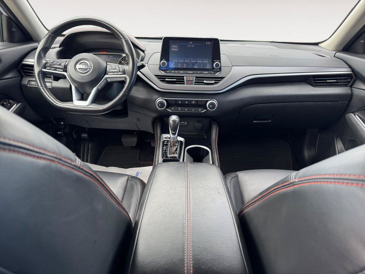 Used 2024 Nissan Altima 2.5 SR FWD image 10