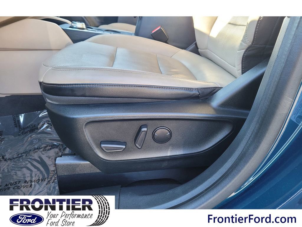 Used 2020 Ford Escape Titanium image 13