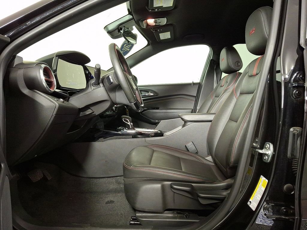 Used 2025 Chevrolet Trax RS image 15