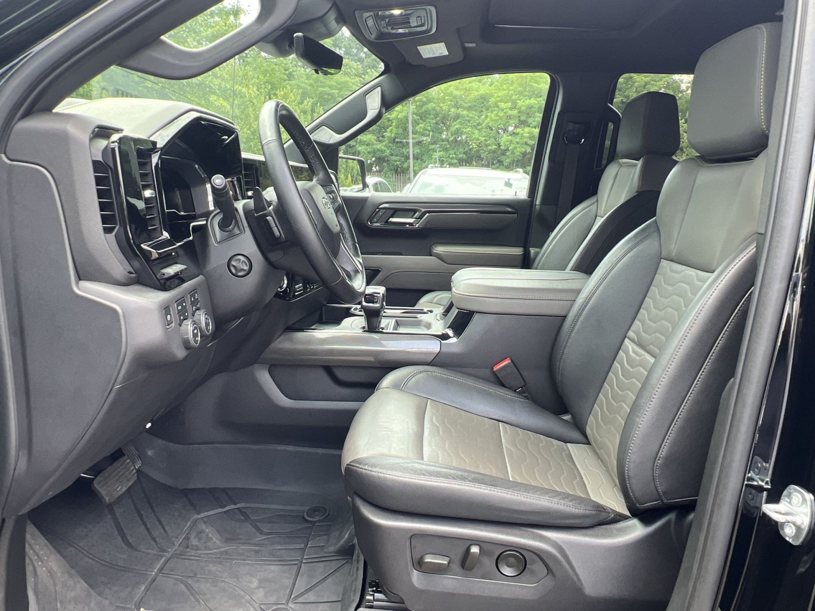 Used 2023 Chevrolet Silverado 1500 ZR2 w/ Technology Package AWD/4WD image 18