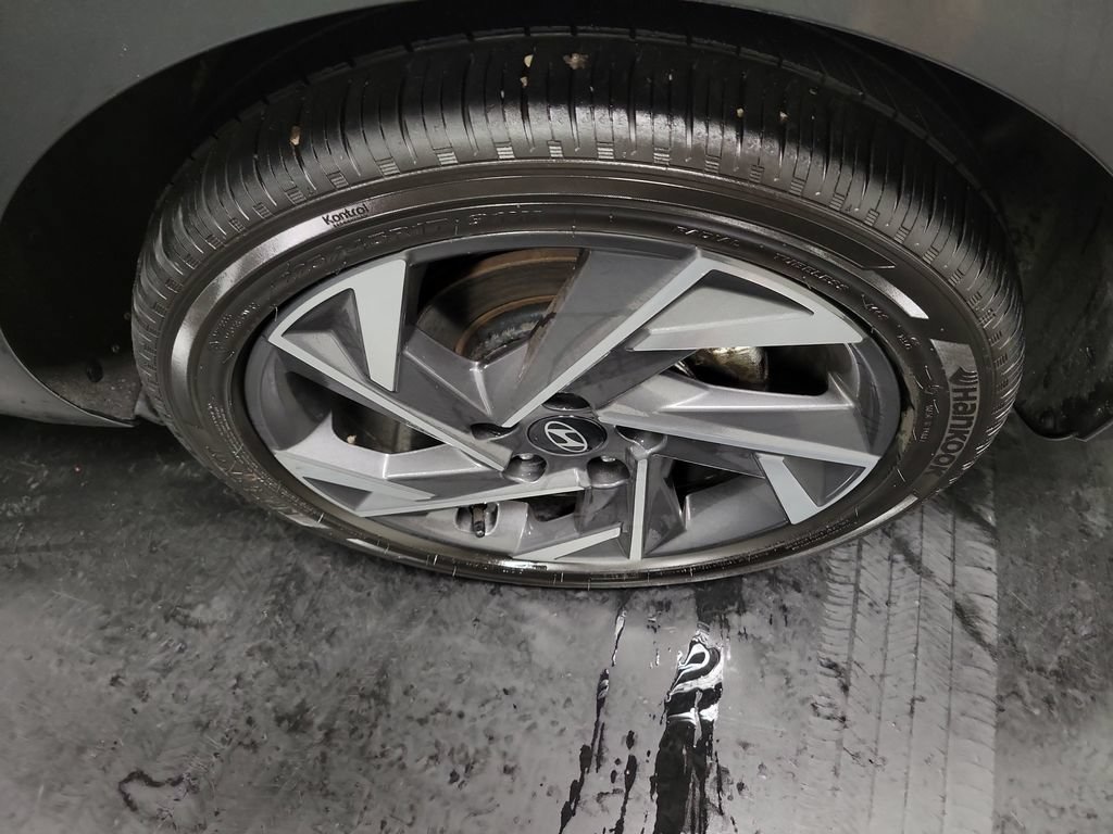 Used 2025 Hyundai Elantra SEL FWD image 13
