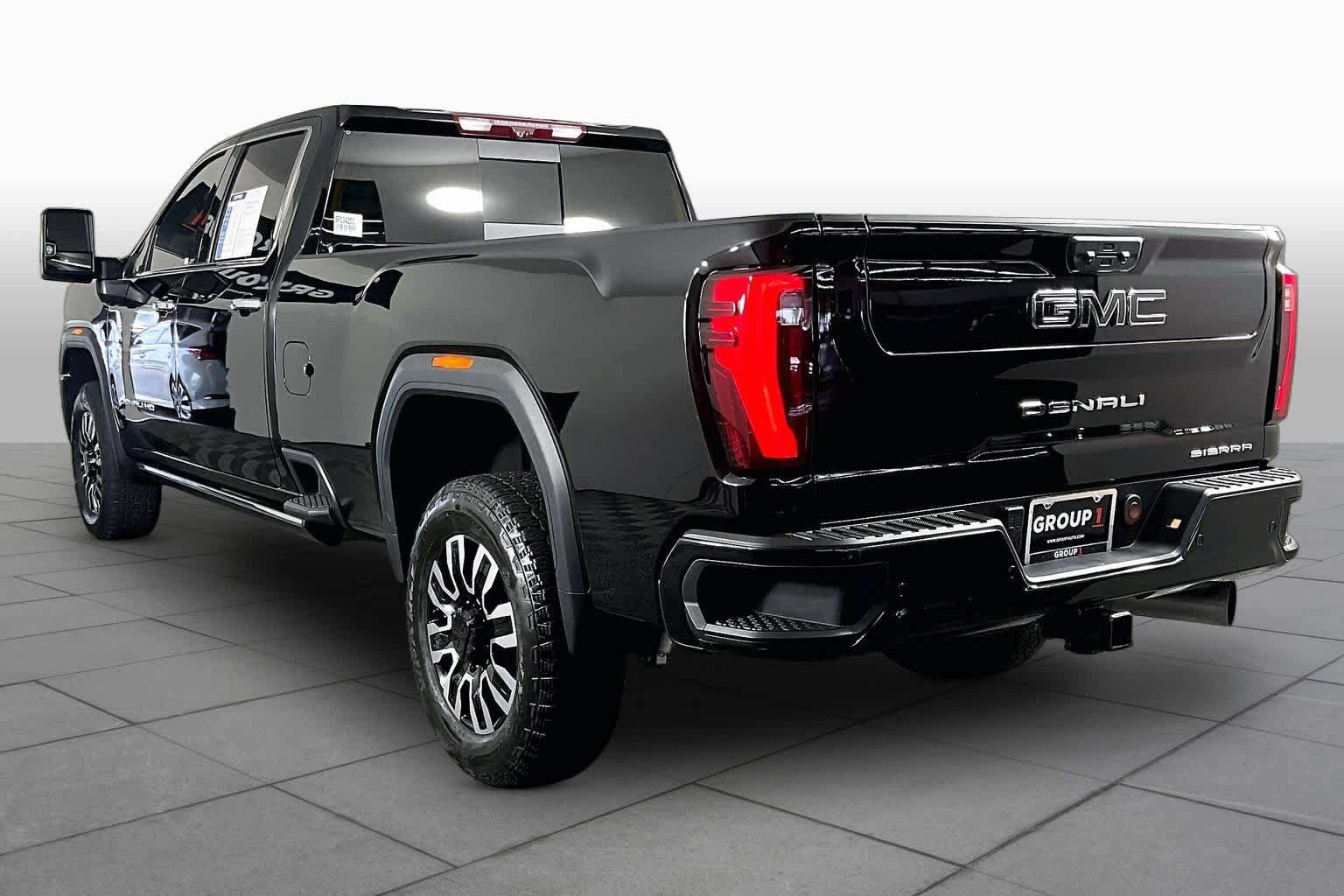 Used 2025 GMC Sierra 3500 Denali Ultimate AWD/4WD image 12