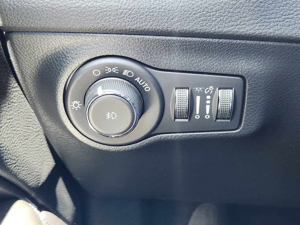 Used 2021 Jeep Compass Latitude FWD image 18