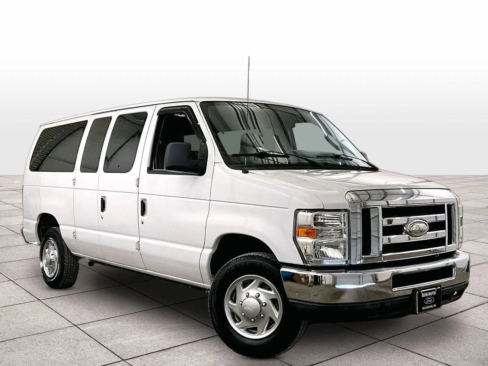 Used 2014 Ford E-350 and Econoline 350 XLT RWD image 3