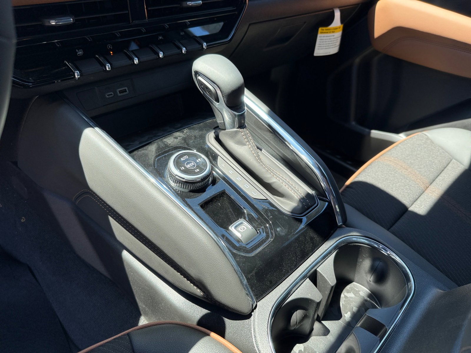 New 2025 GMC Canyon AT4 w/ Nightfall Edition image 13