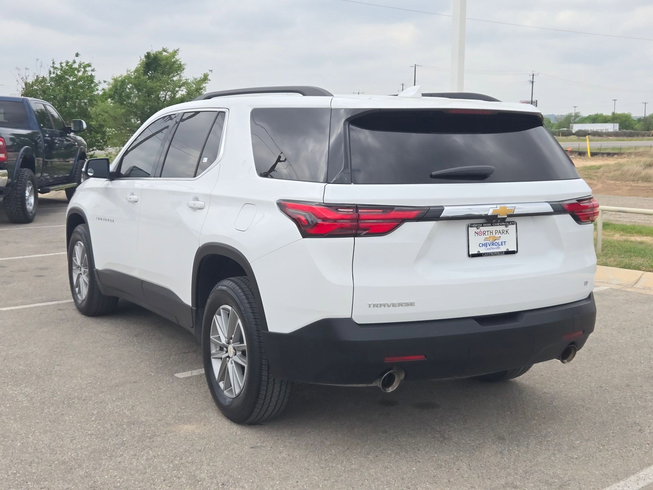 Used 2023 Chevrolet Traverse LT image 5