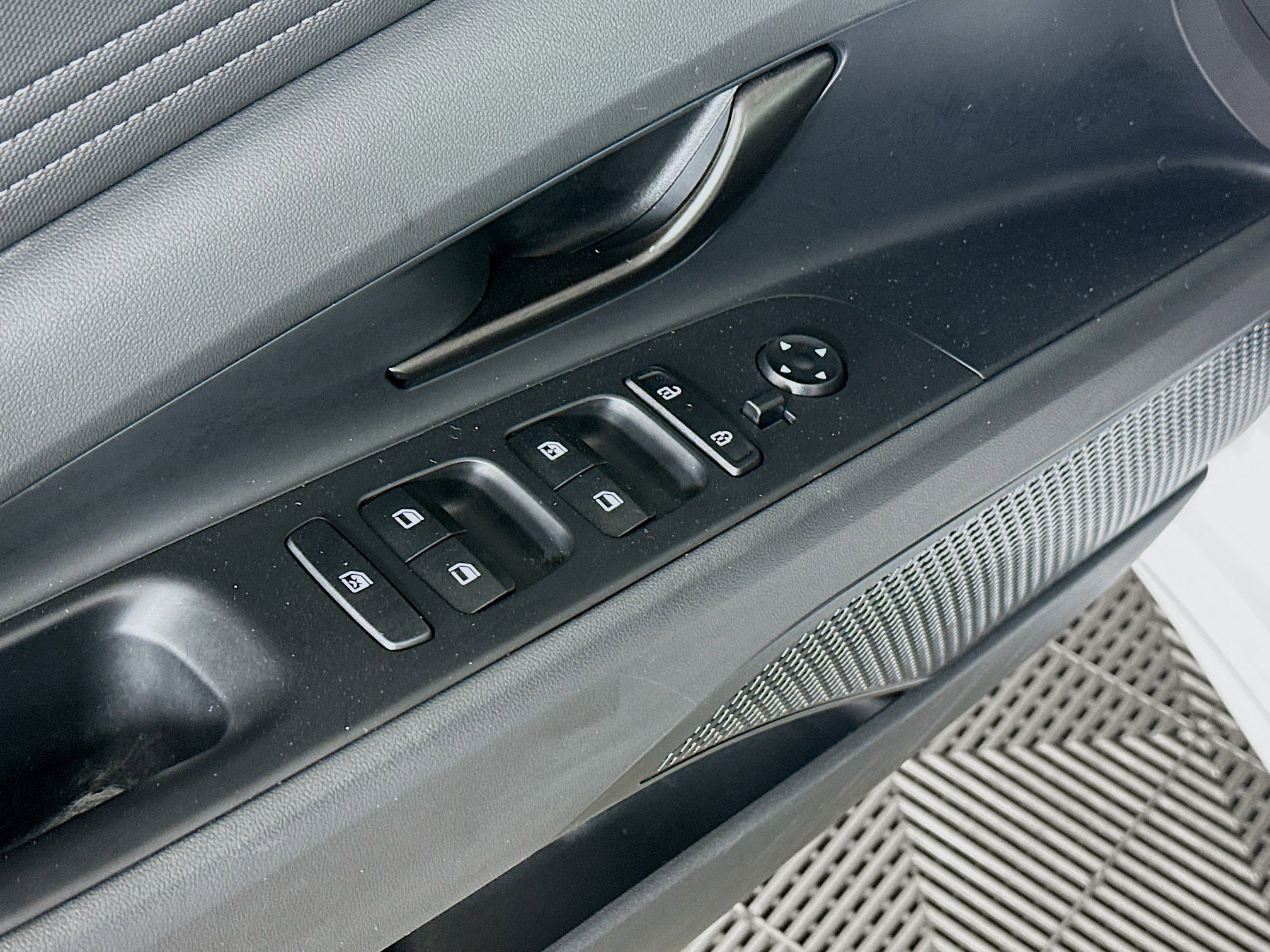Used 2025 Hyundai Elantra Sport FWD image 17