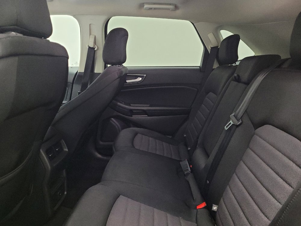 Used 2020 Ford Edge SE image 18