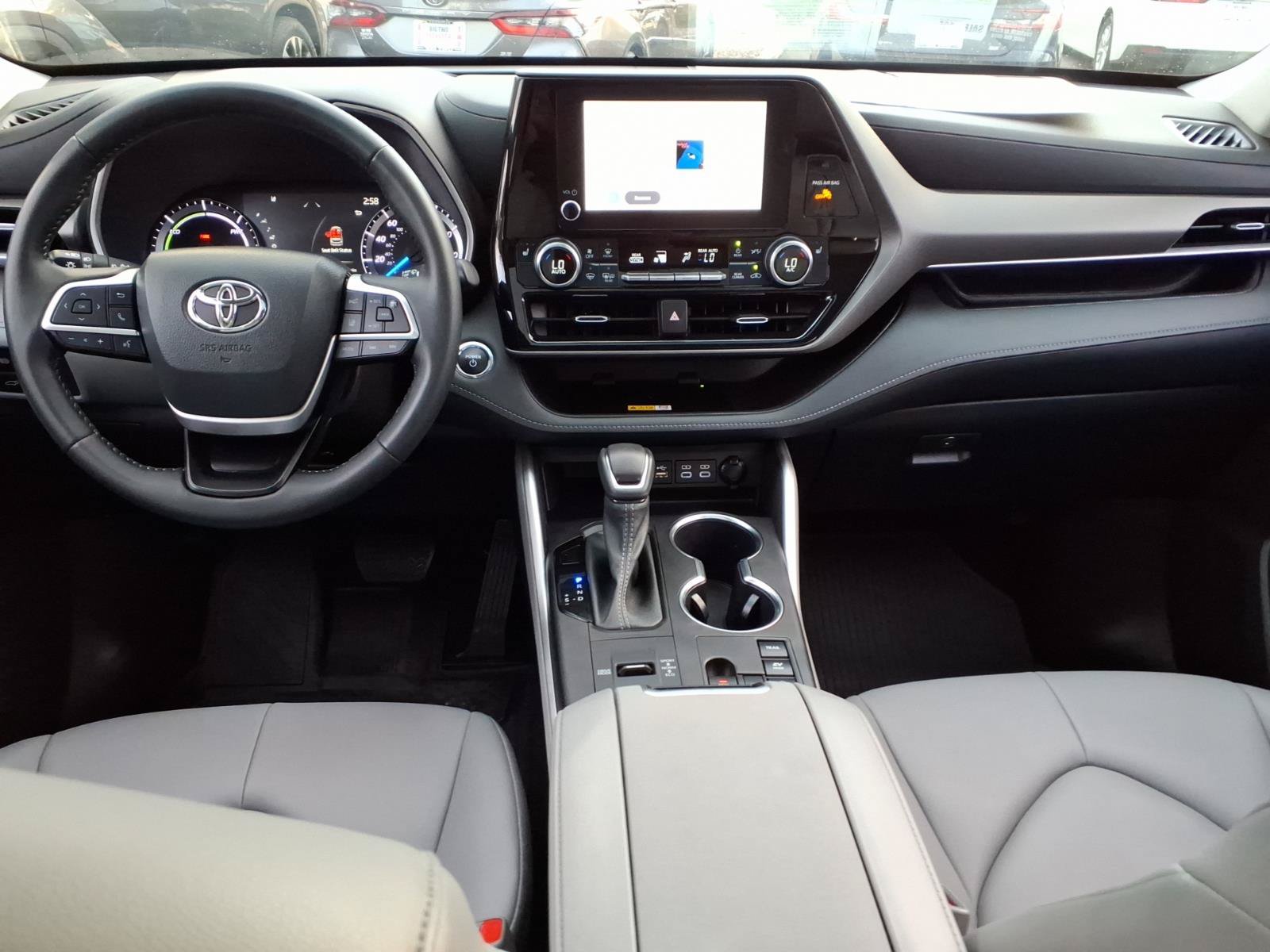 Used 2023 Toyota Highlander XLE w/ Protection Package #3 (TMS) AWD/4WD image 11