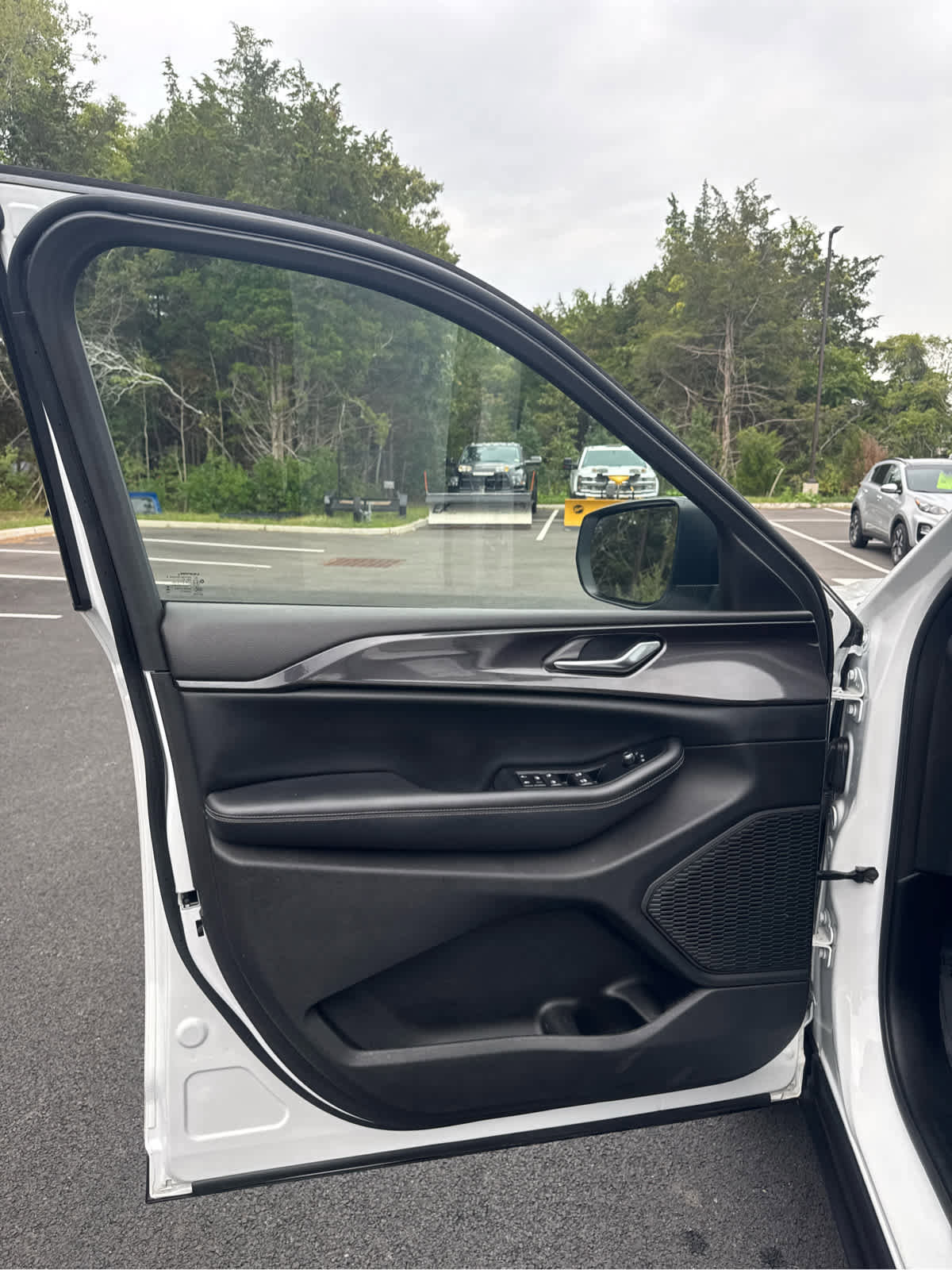 Certified 2023 Jeep Grand Cherokee Laredo image 15