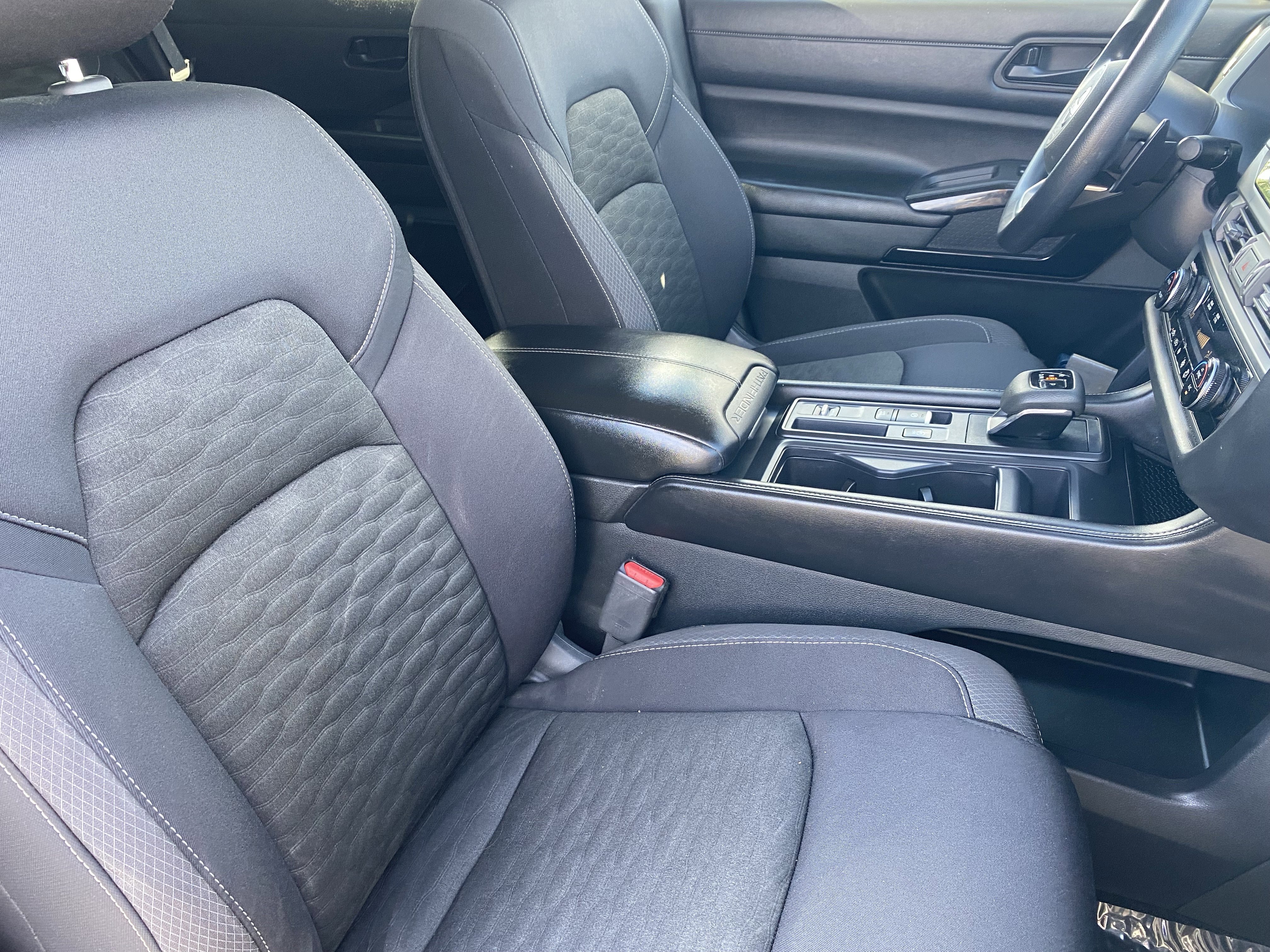 Used 2023 Nissan Pathfinder S image 10