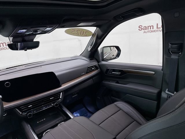Used 2025 Chevrolet Suburban High Country AWD/4WD image 27
