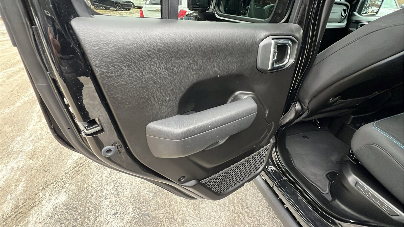 Used 2025 Jeep Wrangler Unlimited Rubicon 4xe w/ Convenience Group image 22