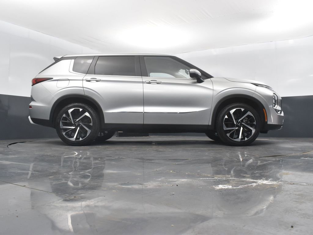 Used 2022 Mitsubishi Outlander SE image 50