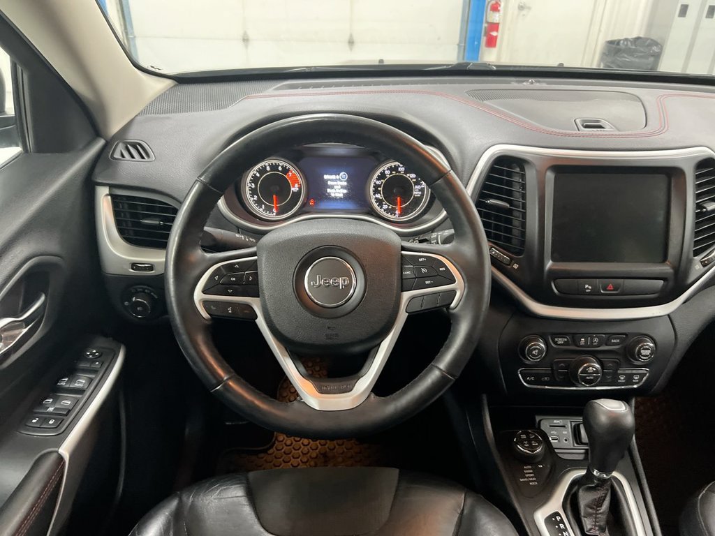 Used 2018 Jeep Cherokee Trailhawk w/ Cold Weather Group AWD/4WD image 11