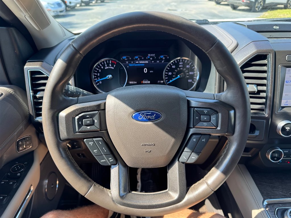 Used 2021 Ford Expedition Limited image 11