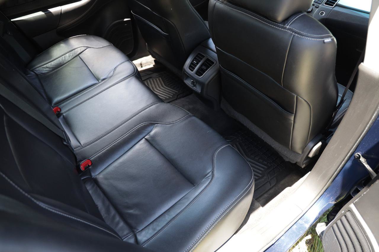 Used 2012 Ford Taurus SEL FWD image 12