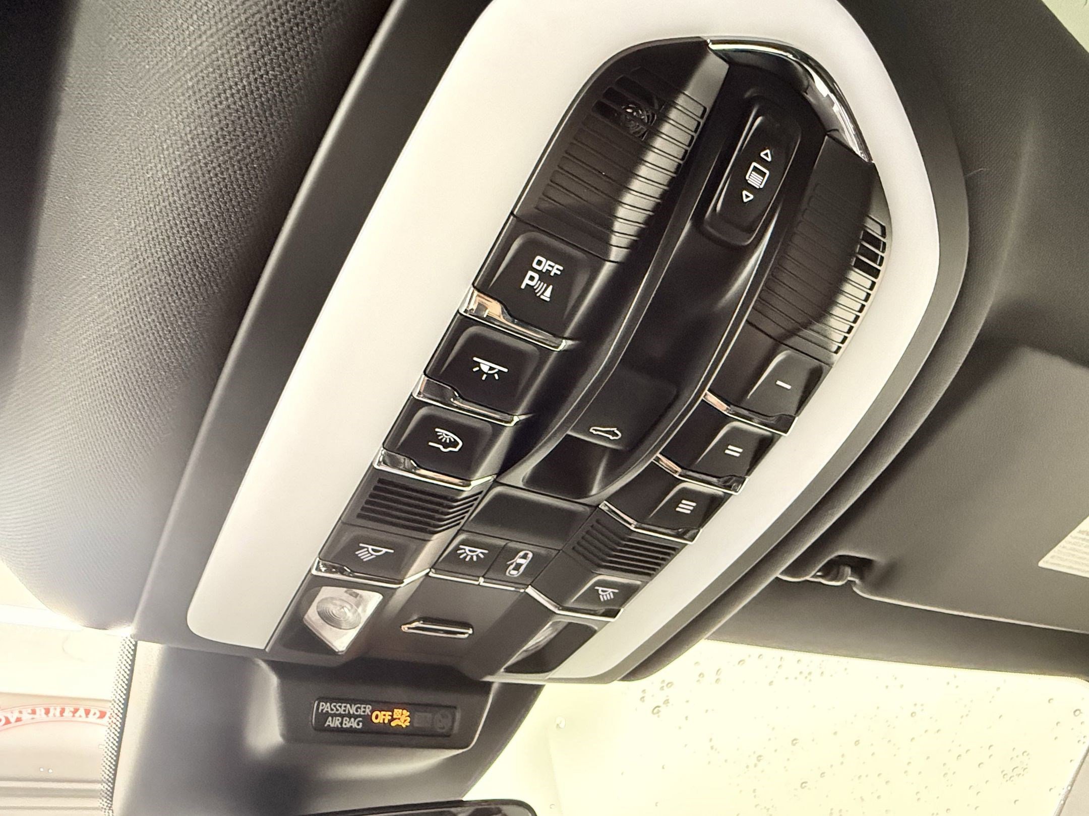 Certified 2025 Porsche Macan image 31