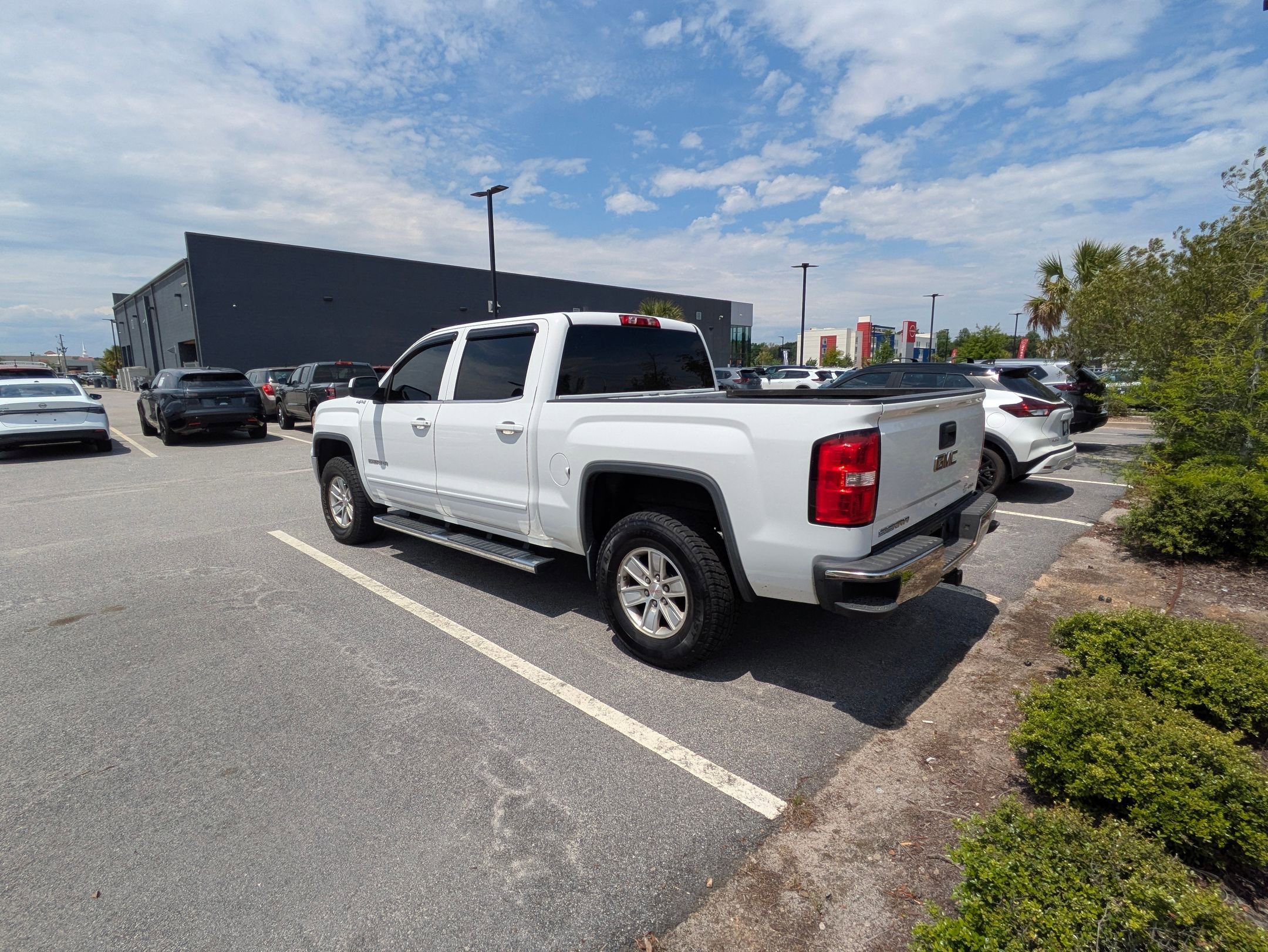 Used 2014 GMC Sierra 1500 SLE w/ SLE Value Package AWD/4WD image 6