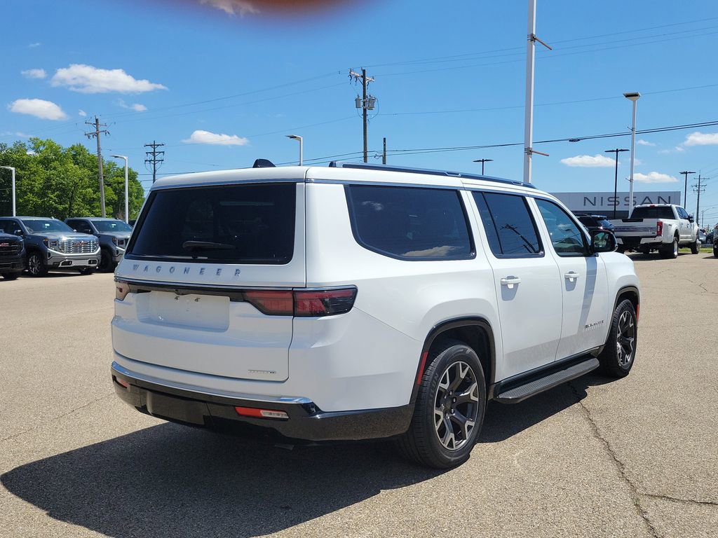 Used 2024 Jeep Wagoneer L Series III w/ Flexible Seating Group AWD/4WD image 4