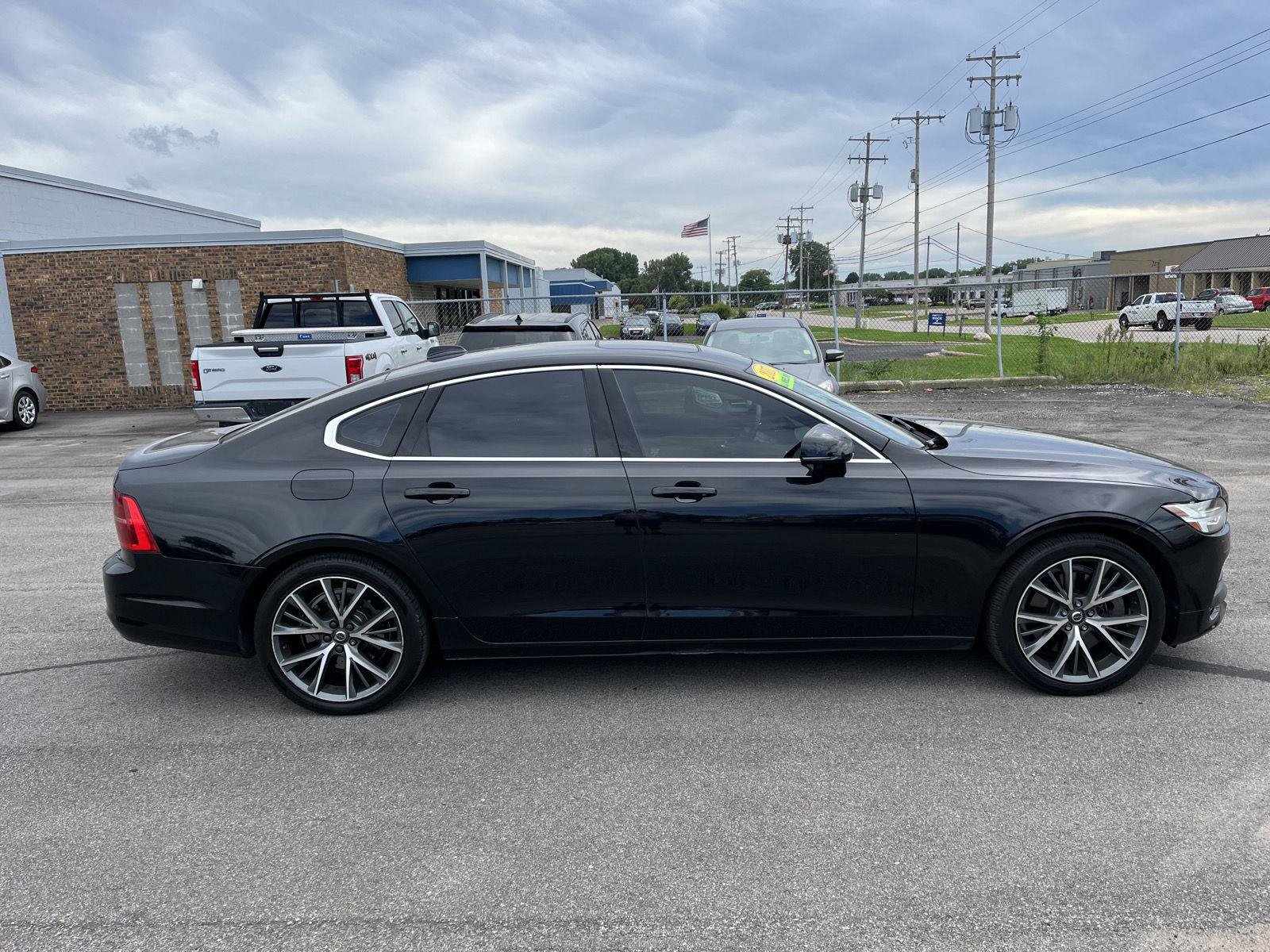 Used 2017 Volvo S90 T6 Momentum w/ Vision Package AWD/4WD image 4