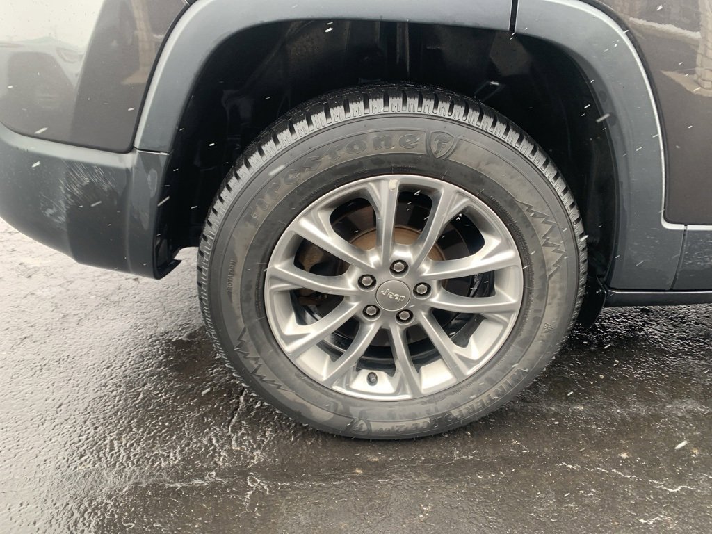 Used 2019 Jeep Cherokee Latitude Plus w/ Comfort/Convenience Group image 11