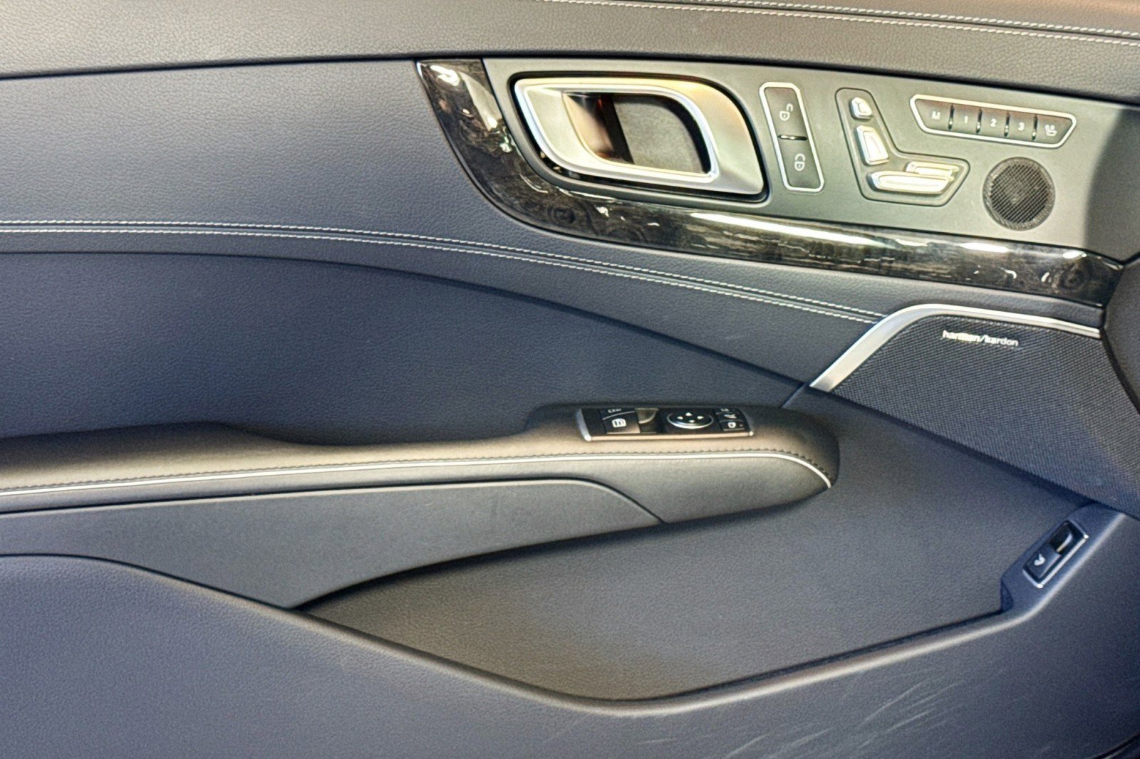 Used 2017 Mercedes-Benz SL 550 image 13