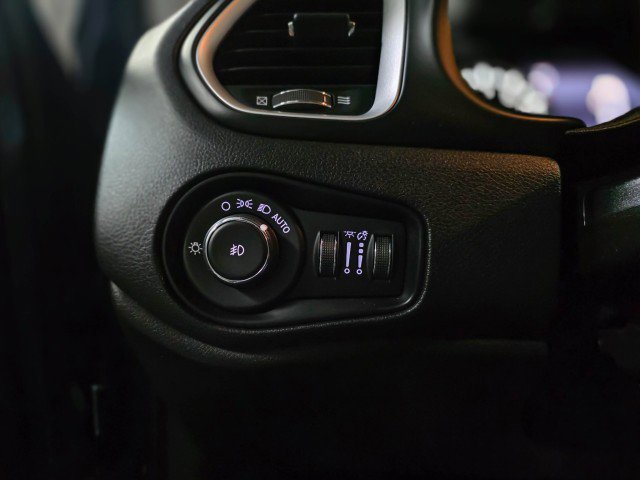 Used 2021 Jeep Renegade Latitude AWD/4WD image 27