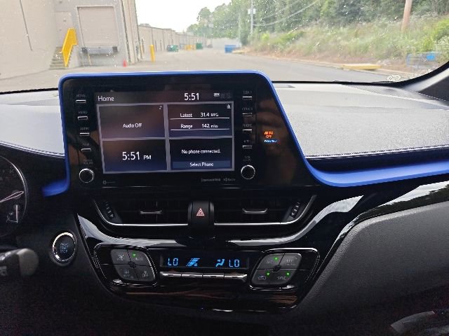 Used 2022 Toyota C-HR XLE FWD image 10