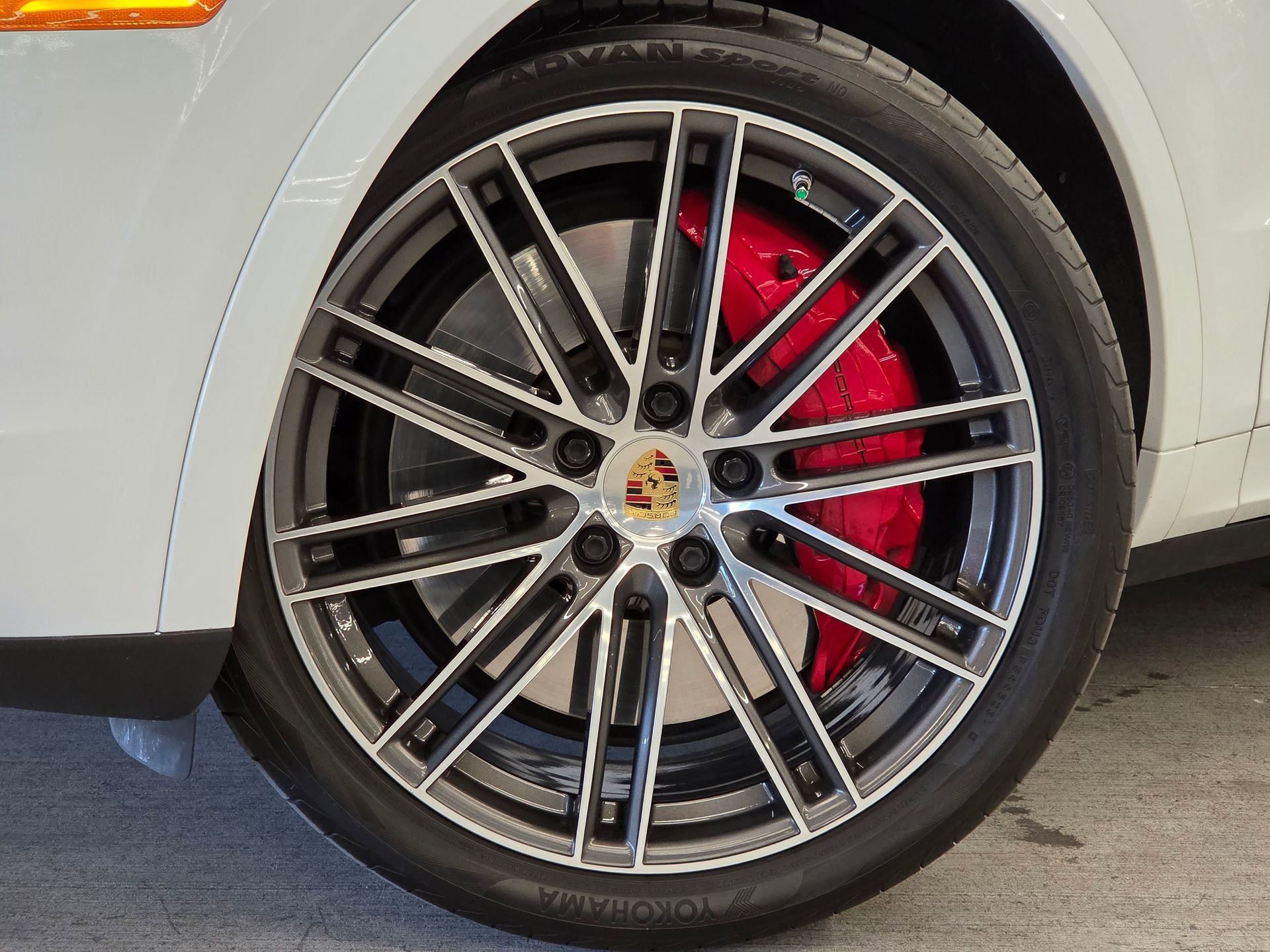 Certified 2023 Porsche Cayenne Turbo AWD/4WD image 24