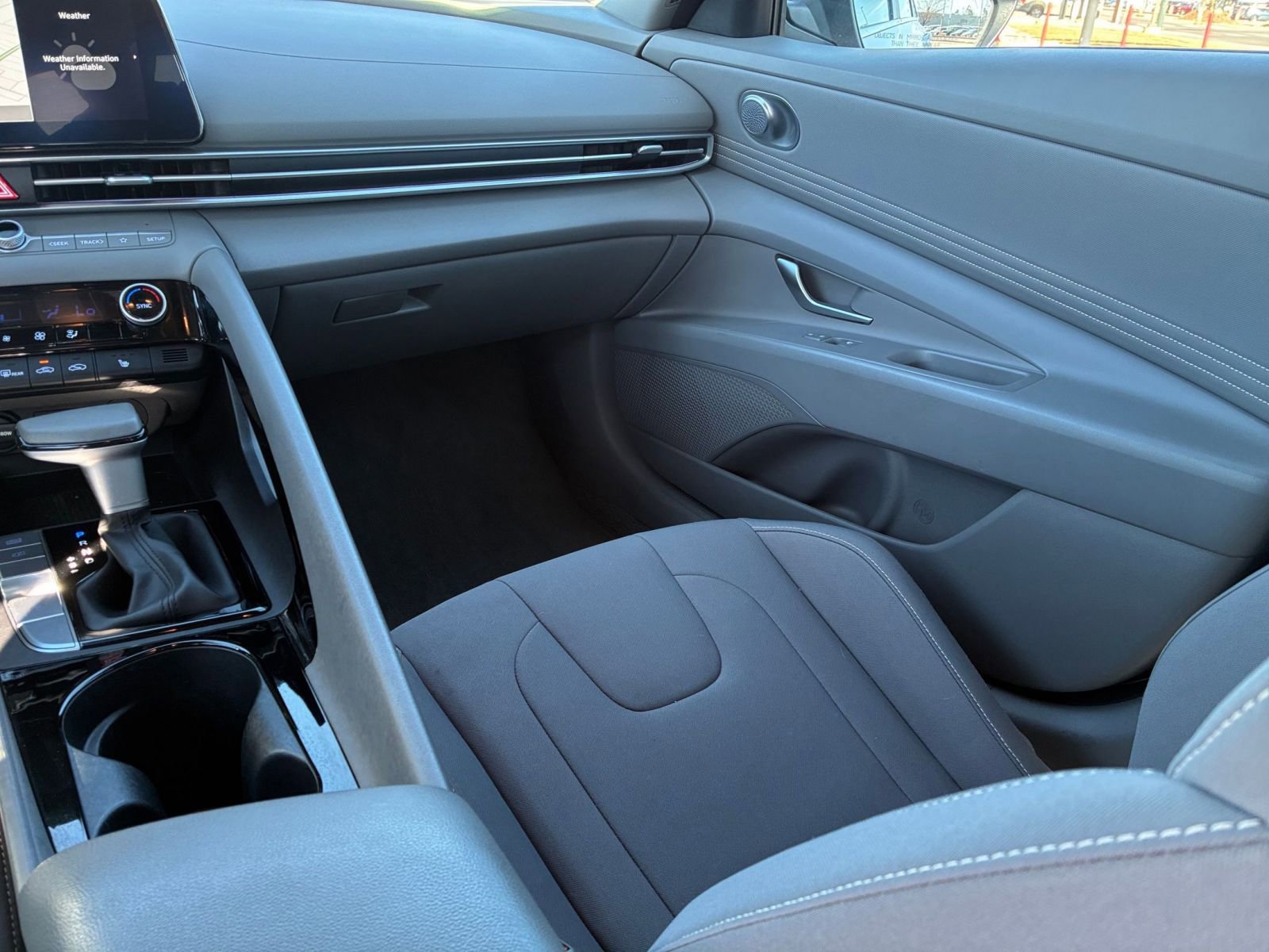 Used 2025 Hyundai Elantra SEL image 31