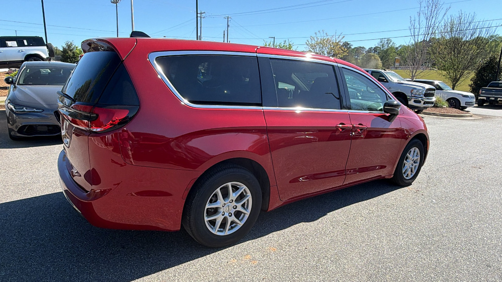 Certified 2024 Chrysler Pacifica Touring-L FWD image 8