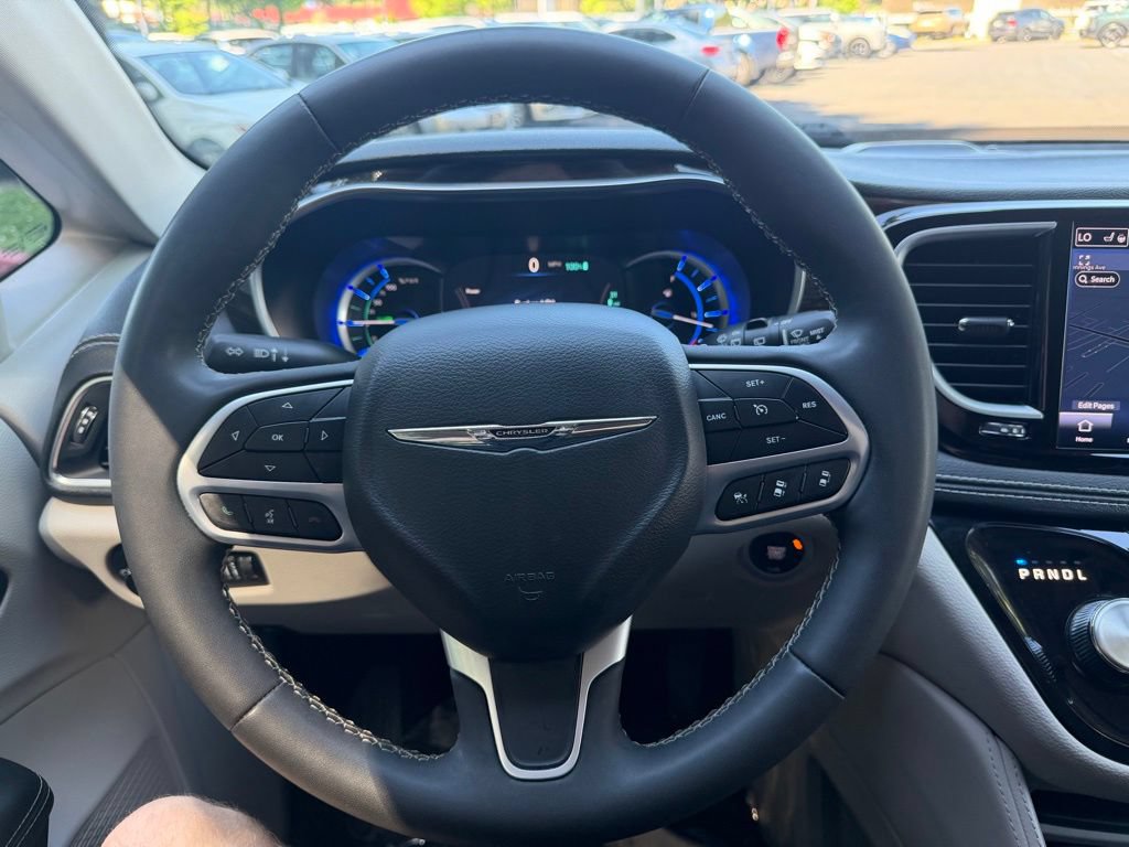 Used 2023 Chrysler Pacifica Limited FWD image 18
