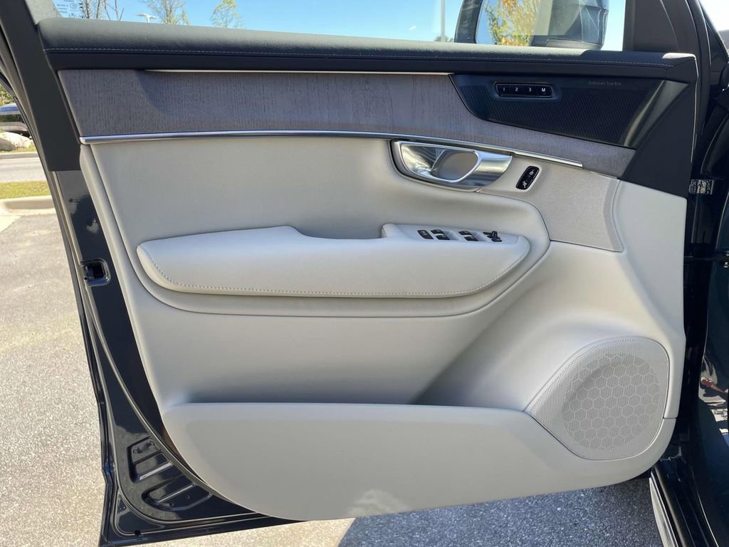 New 2026 Volvo XC90 B6 Ultra image 5