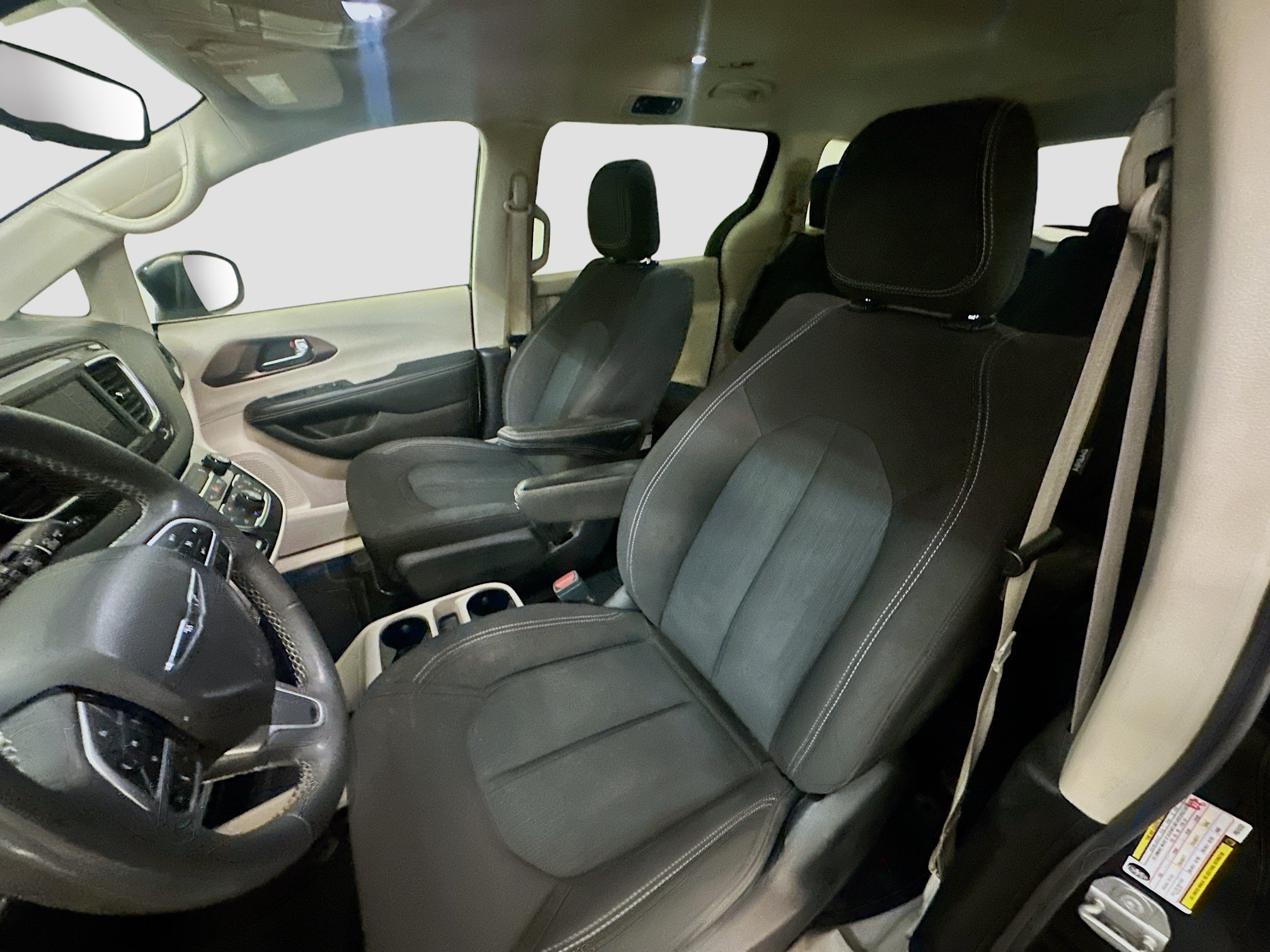 Used 2023 Chrysler Voyager LX FWD image 13