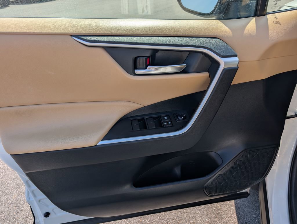 Used 2020 Toyota RAV4 XLE w/ Convenience Package AWD/4WD image 15