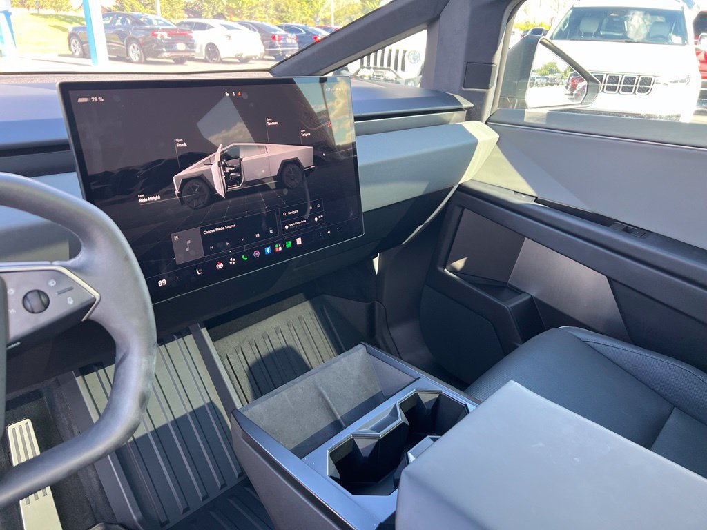 Used 2024 Tesla Cybertruck AWD Crew Cab image 29