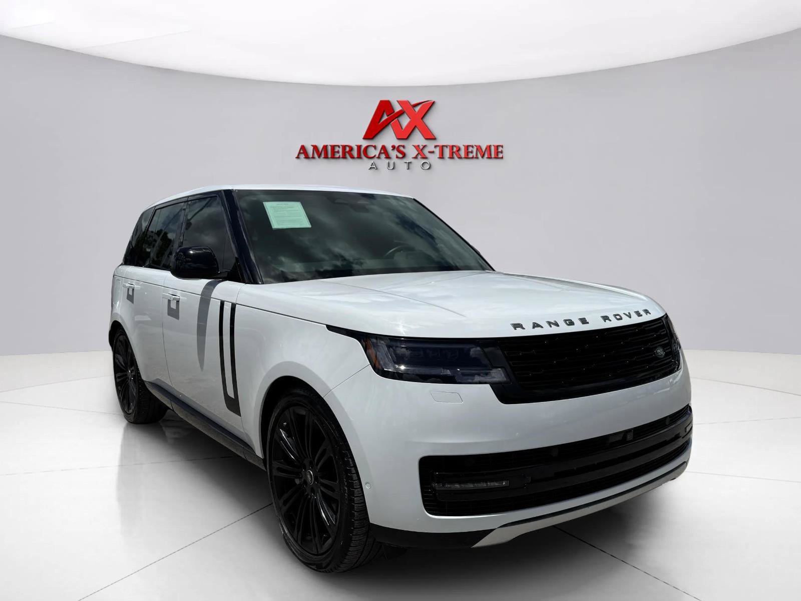 Used 2024 Land Rover Range Rover SE AWD/4WD image 8