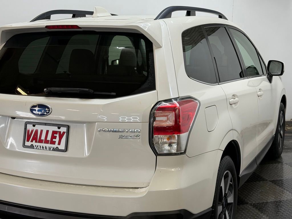 Used 2017 Subaru Forester 2.5i Limited image 10
