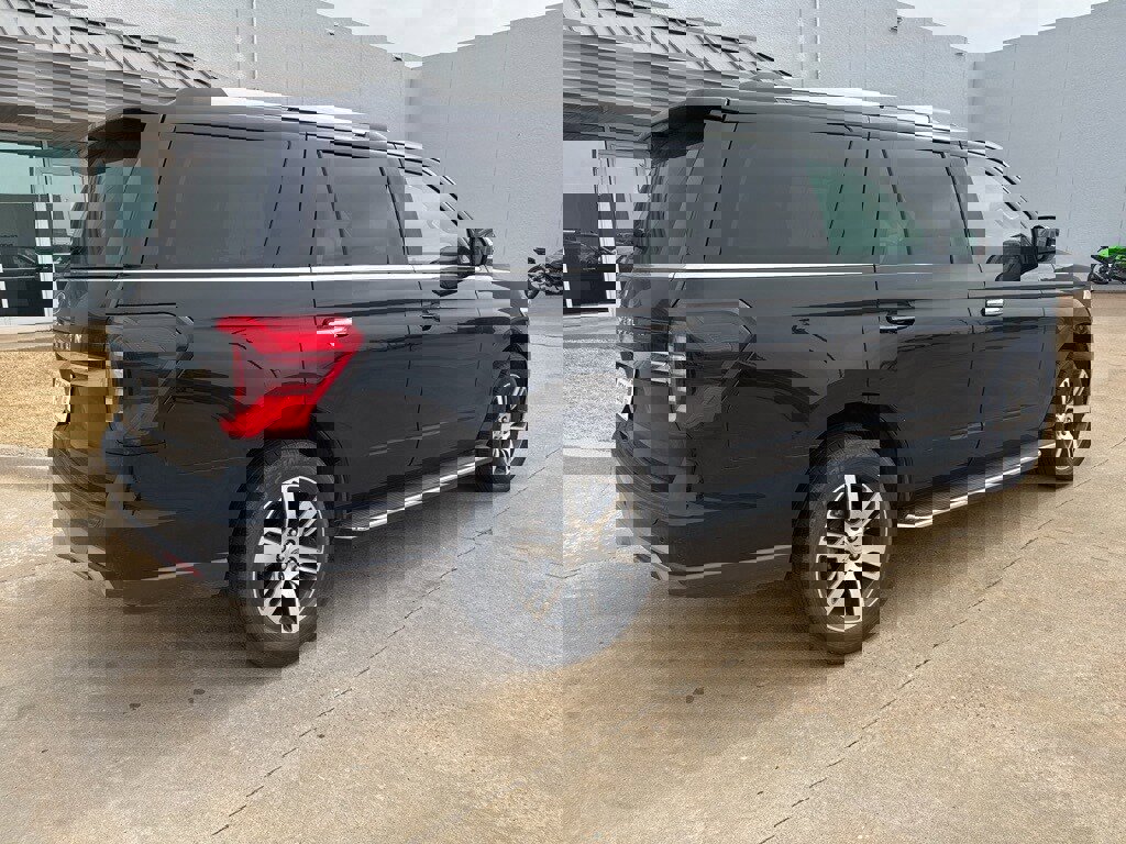 Used 2023 Ford Expedition Limited image 4