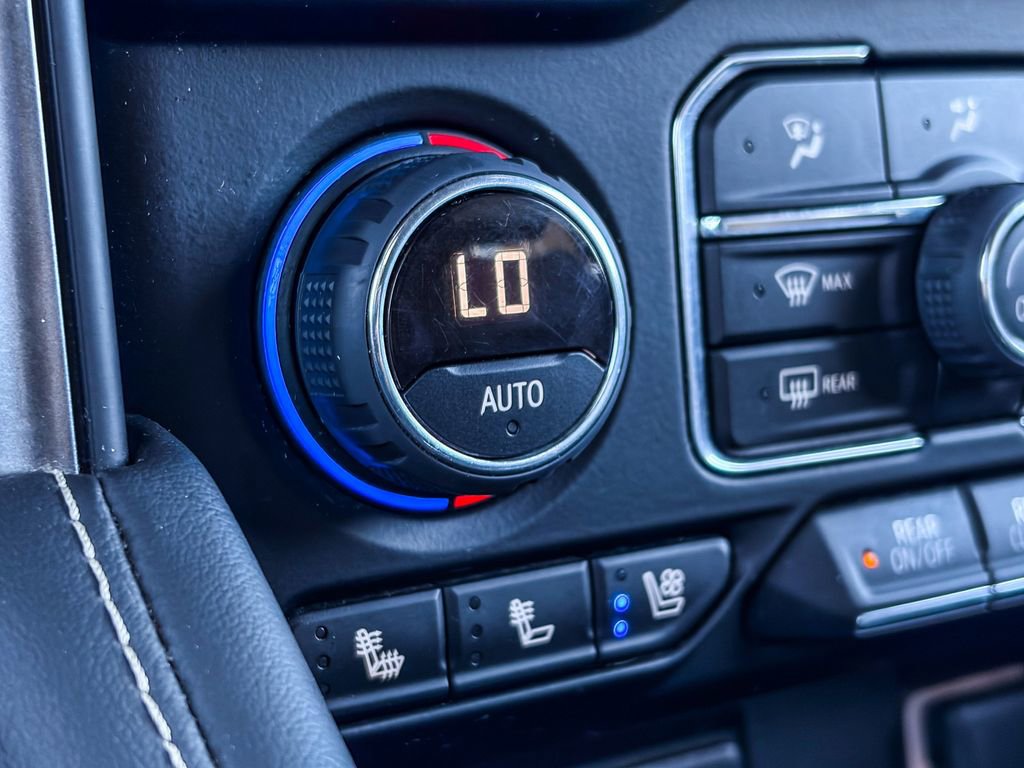 Used 2023 Chevrolet Suburban Premier image 31