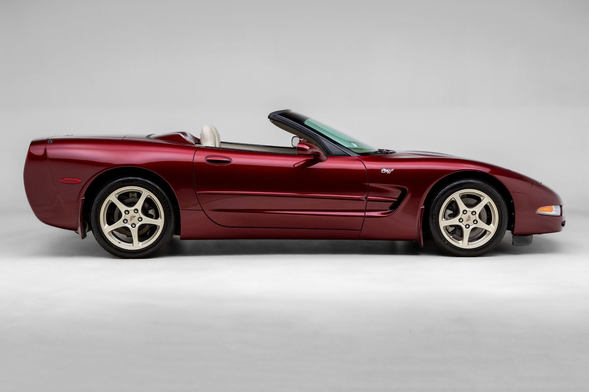 Used 2003 Chevrolet Corvette 50th Anniversary Edition w/ Preferred Equipment Group1 image 2