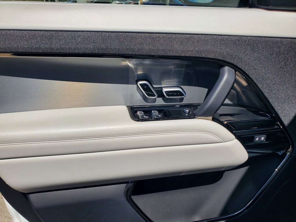 Used 2025 Land Rover Range Rover Sport SE image 19