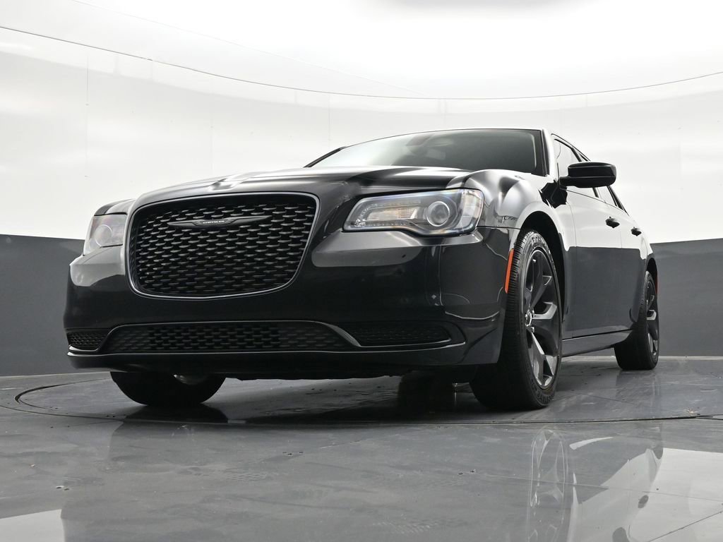 Used 2023 Chrysler 300 Touring w/ Sport Appearance Package image 32