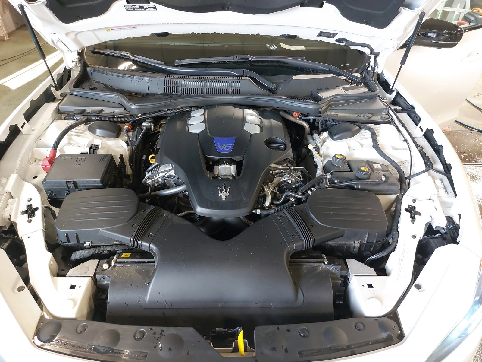 Used 2023 Maserati Ghibli Modena RWD image 33