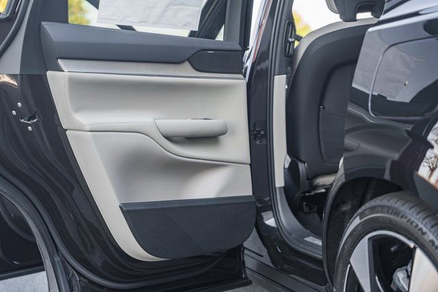 New 2025 Volvo EX90 Ultra w/ Protection Package Premier image 31