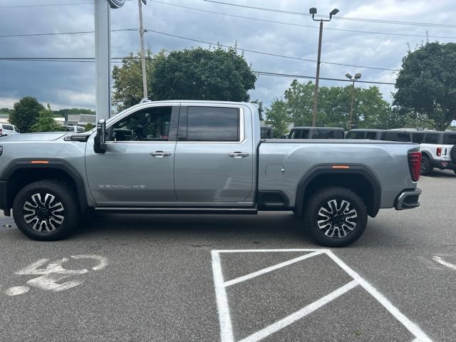 Used 2025 GMC Sierra 3500 Denali Ultimate AWD/4WD image 4