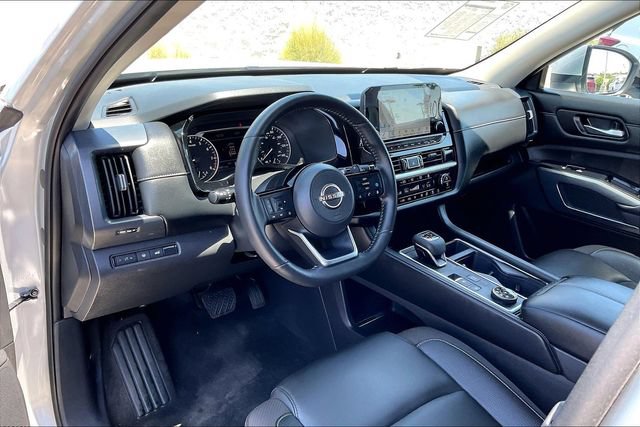 Used 2025 Nissan Pathfinder SL w/ Lighting Package (N92) AWD/4WD image 14