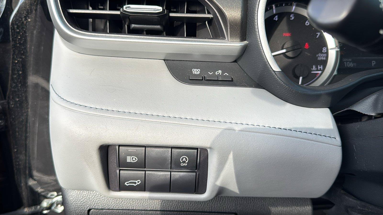 Used 2023 Toyota Highlander XLE FWD image 9